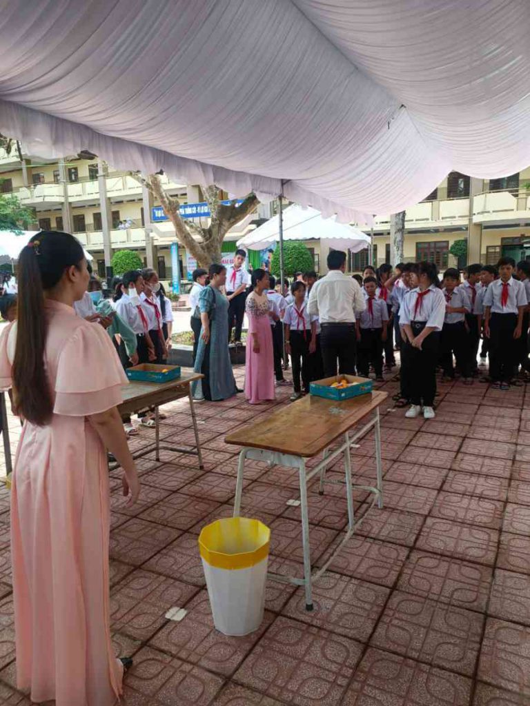 HS tham gia phần hội